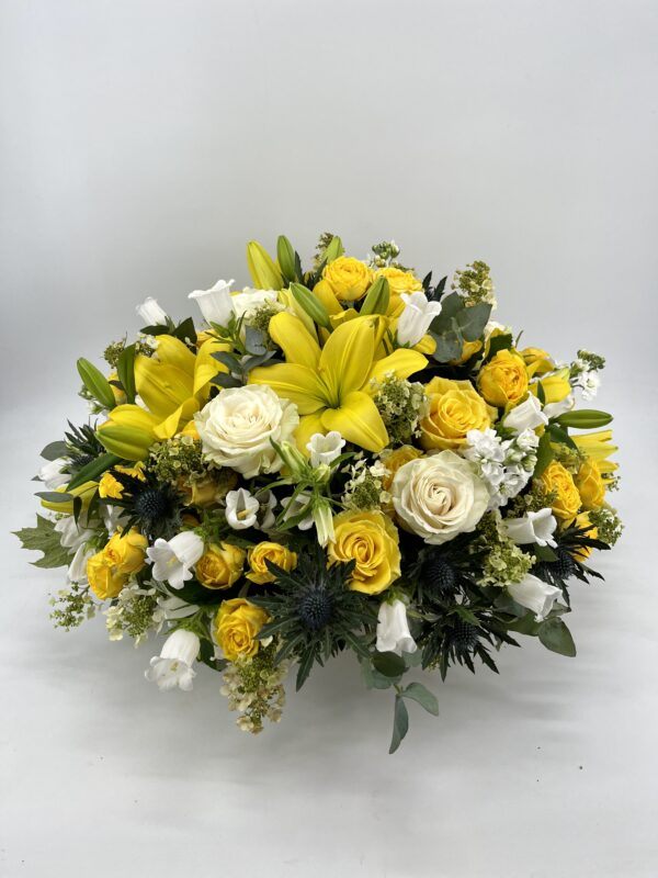 coussin rond de fleurs blanches et jaunes hommage deuil