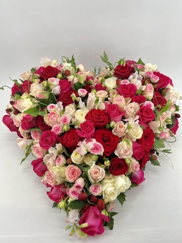Cœur de fleurs pastel deuil
