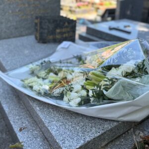 GERBE DE FLEURS BLANCHES – Image 2