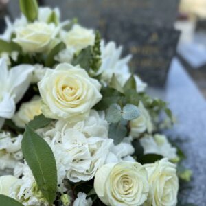 RAQUETTE DE FLEURS BLANCHES – Image 2