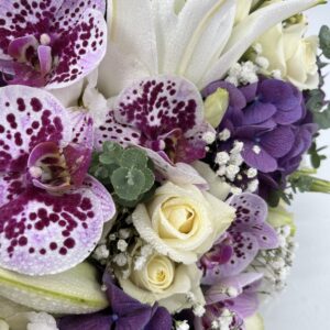 CŒUR DE FLEURS BLANCHES ET VIOLETTES – Image 2